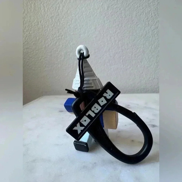 Roblox Backpack Clips Series 1 ADOPT ME! HOLLY Toy +SURPRISED CAT FACE MASK Code - Picture 5 of 7